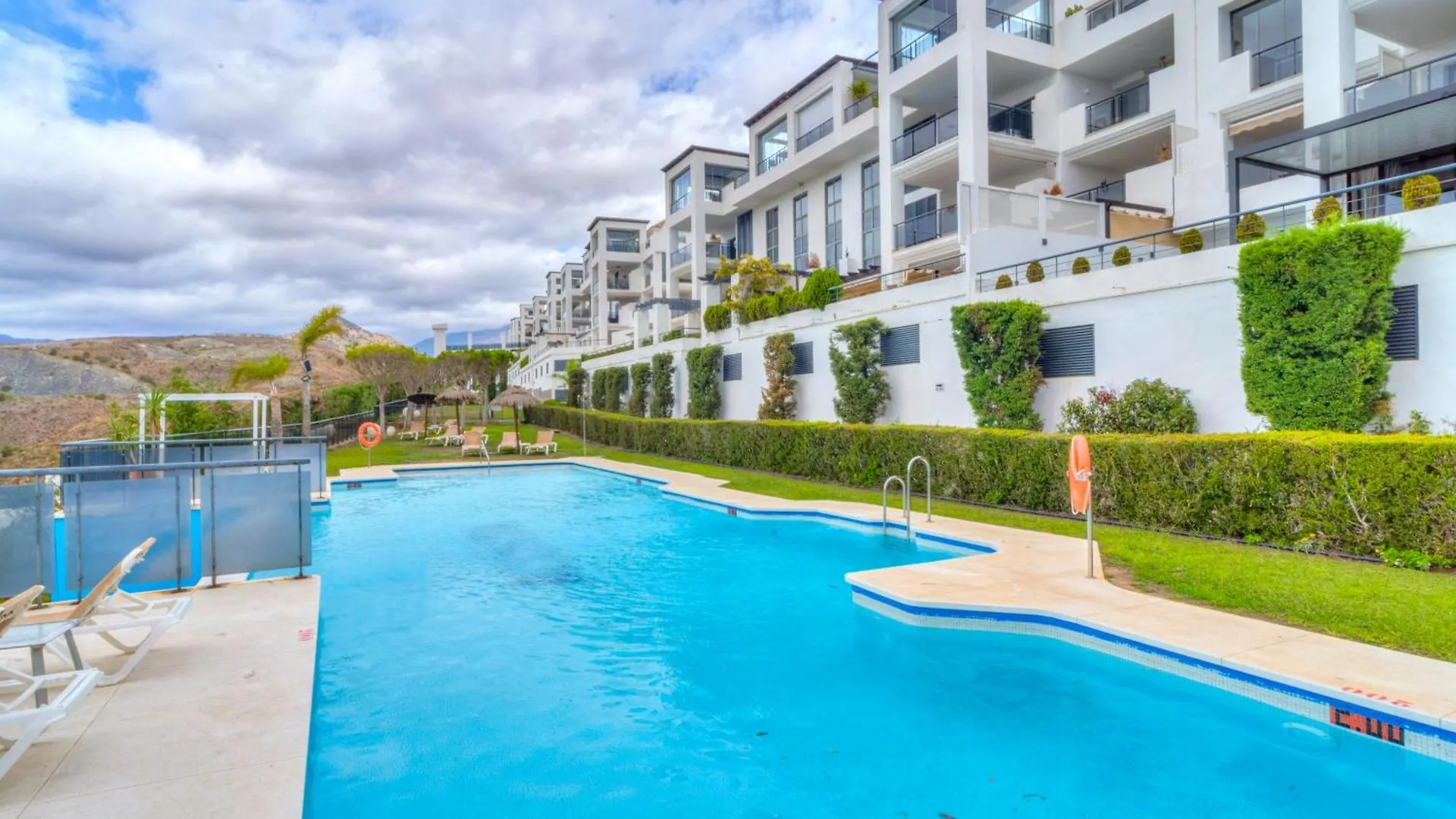 Daire Serendipity Flat- Stunning Views And Serene Interior Estepona