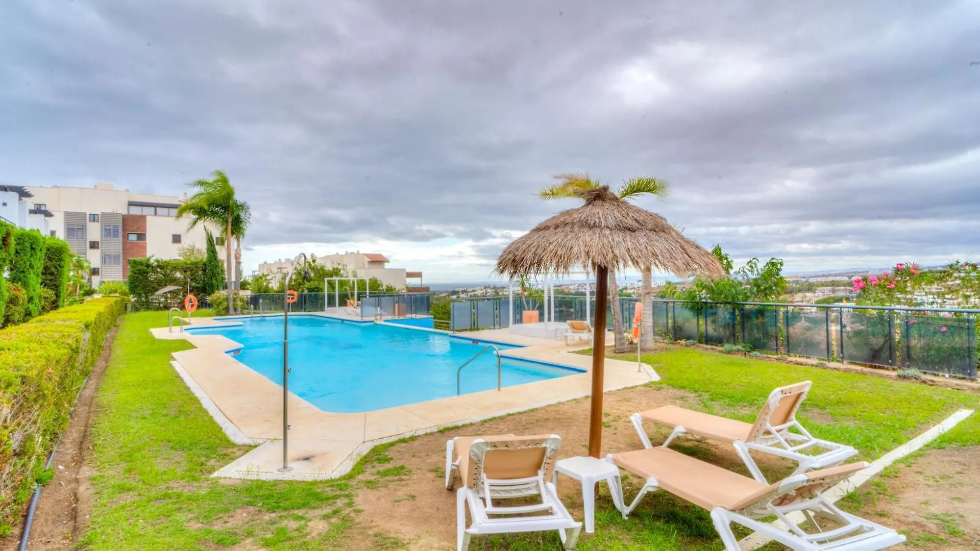 Serendipity Flat- Stunning Views And Serene Interior Estepona 0*,