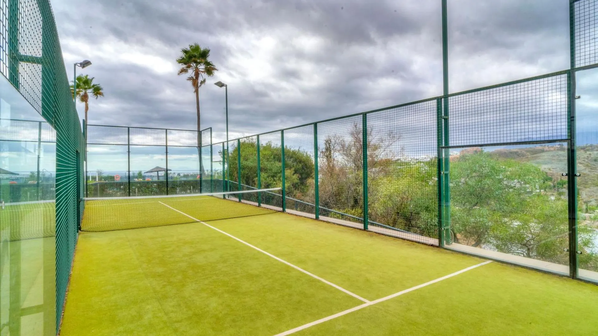 Serendipity Flat- Stunning Views And Serene Interior Estepona İspanya