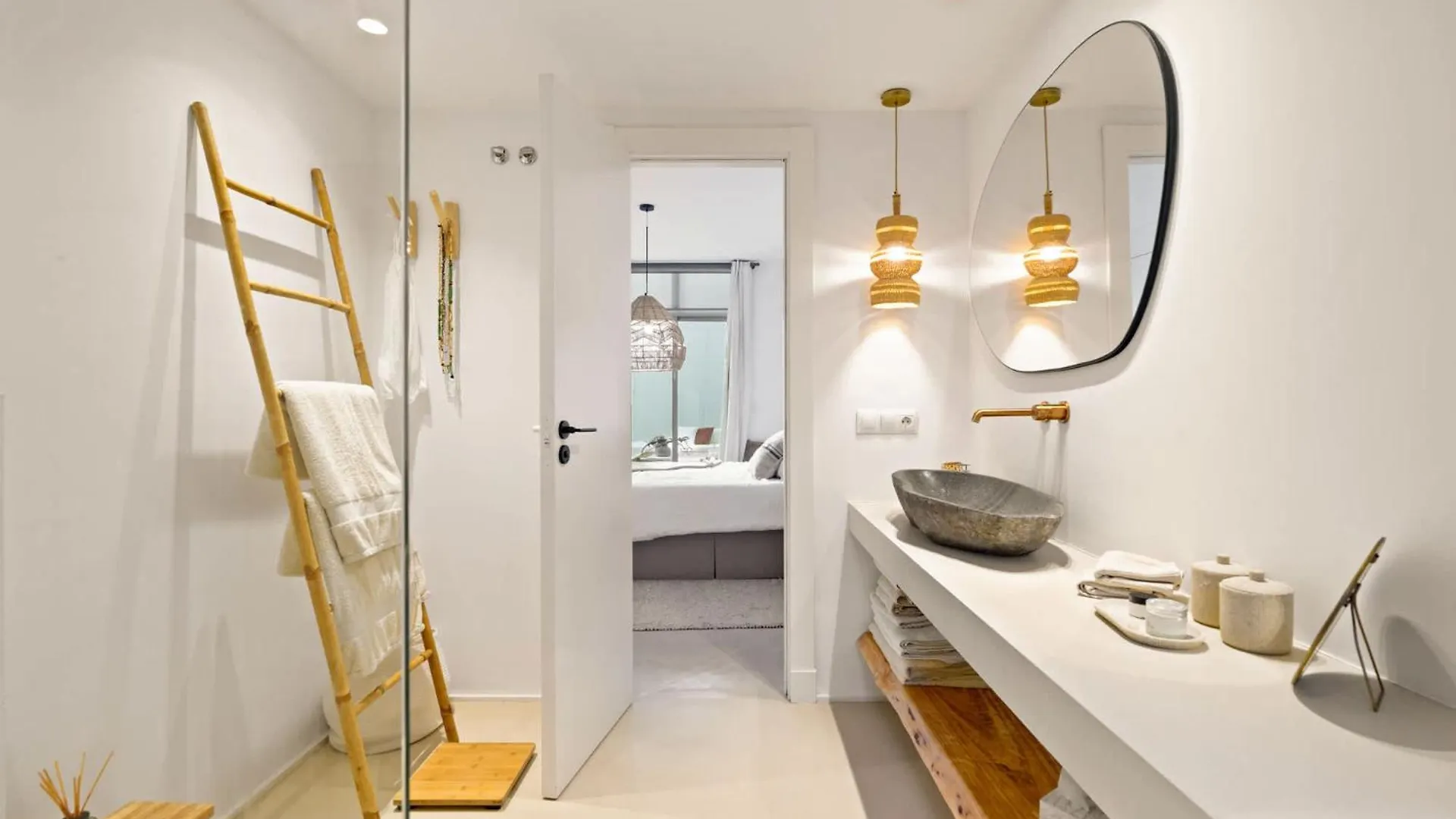 Serendipity Flat- Stunning Views And Serene Interior Estepona Daire