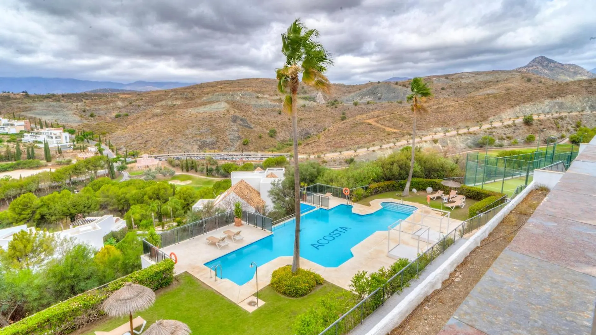 Serendipity Flat- Stunning Views And Serene Interior Estepona