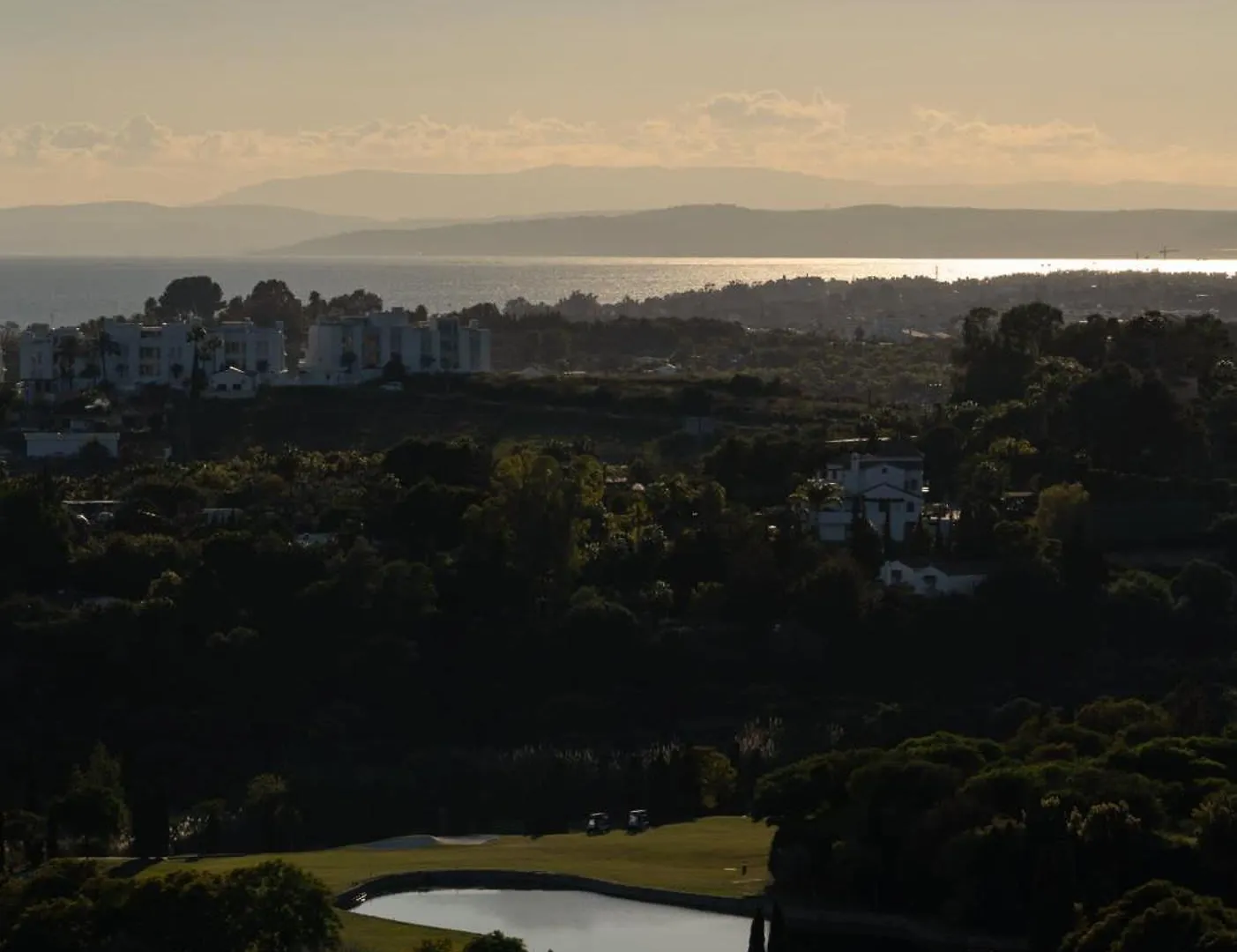 Serendipity Flat- Stunning Views And Serene Interior Estepona Spain
