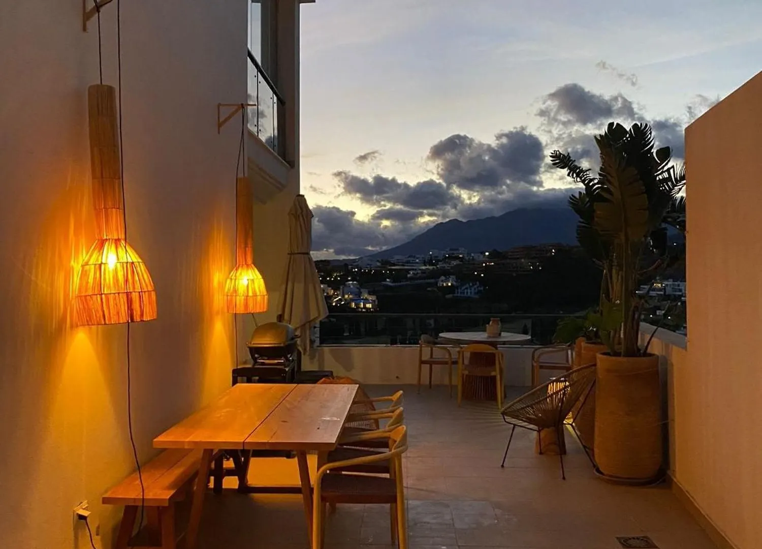 Serendipity Flat- Stunning Views And Serene Interior Estepona Apartment
