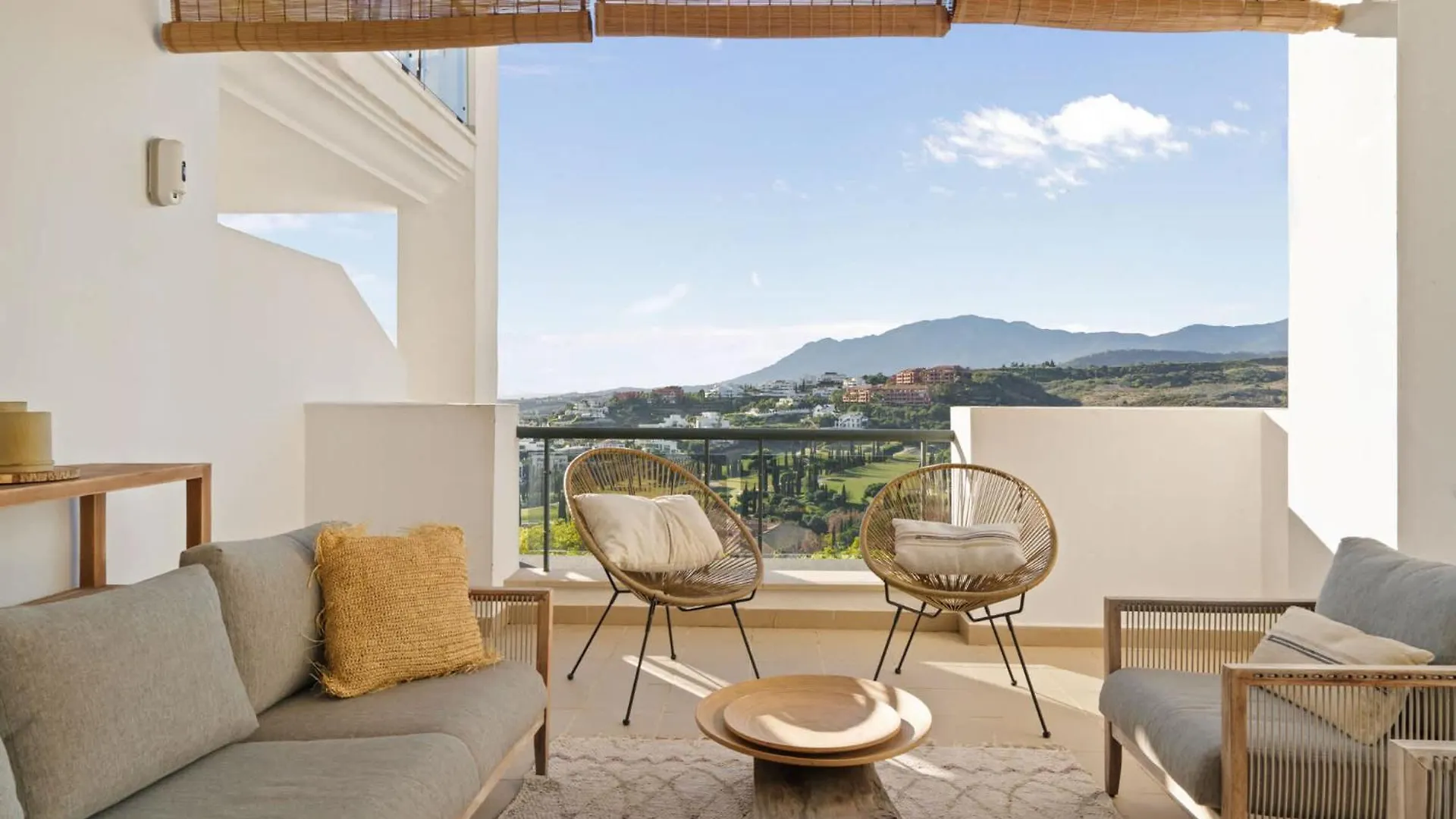 Apartment Serendipity Flat- Stunning Views And Serene Interior Estepona
