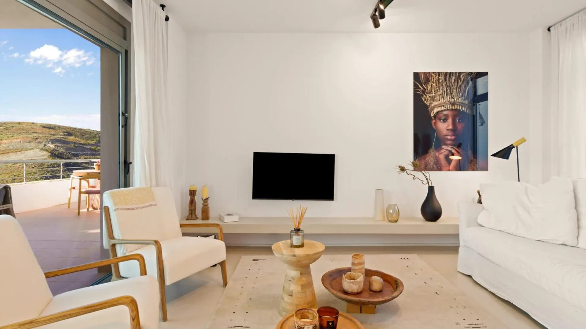 Serendipity Flat- Stunning Views And Serene Interior Estepona